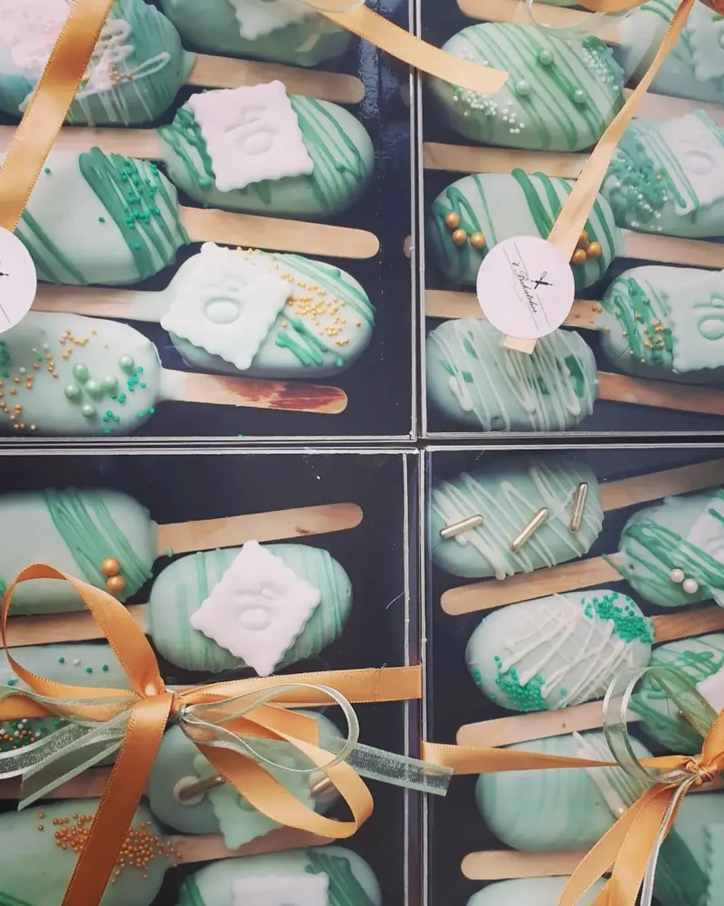 Cakesicles in geschenkdozen