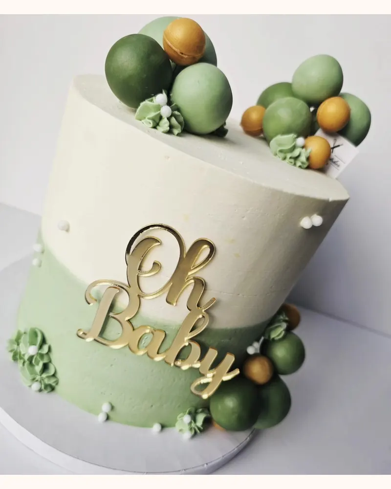 Taart met "Oh Baby"-topper en groene suikerballen