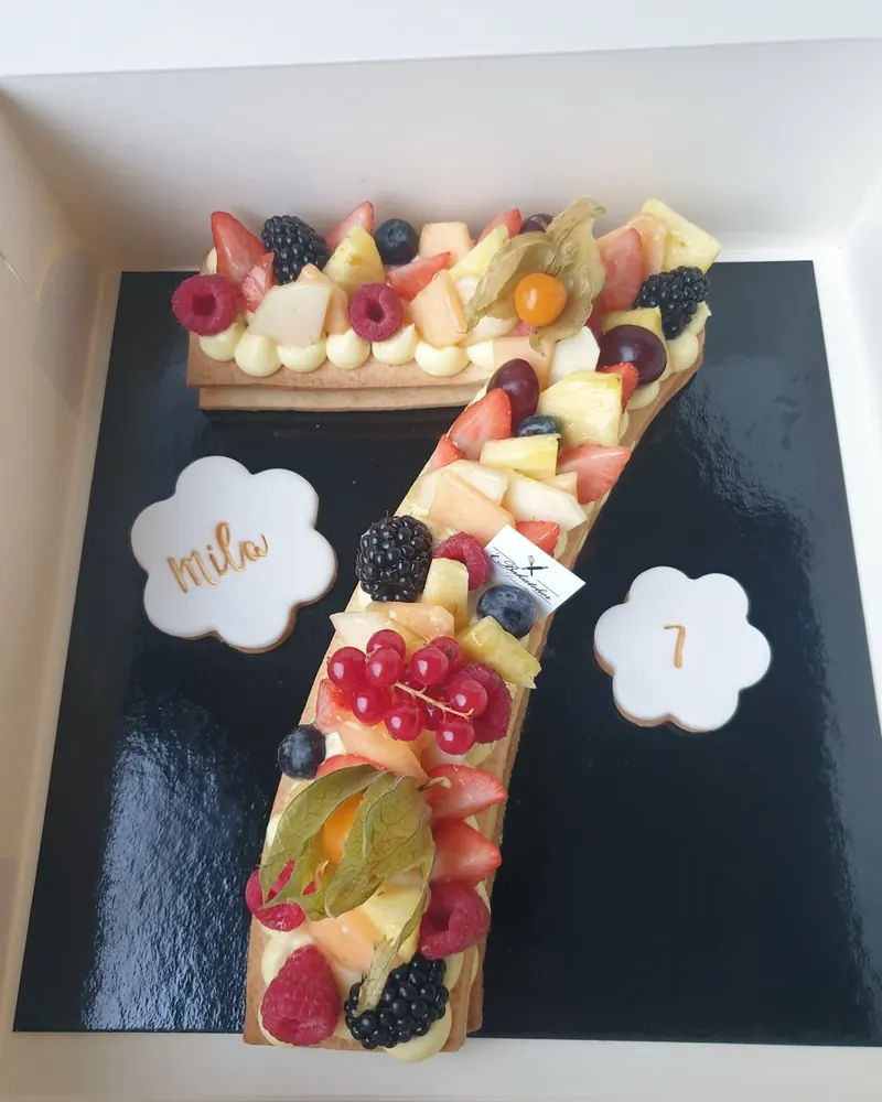 Cijfertaart 7 met vers fruit